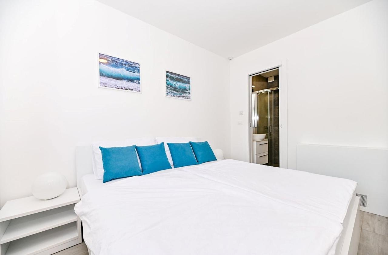 Apartment Flori With Sea View Malinska Eksteriør bilde